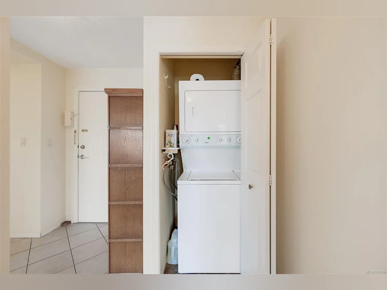 404-945 Mcclure Street, Victoria, BC, V8V 3E8 - 45