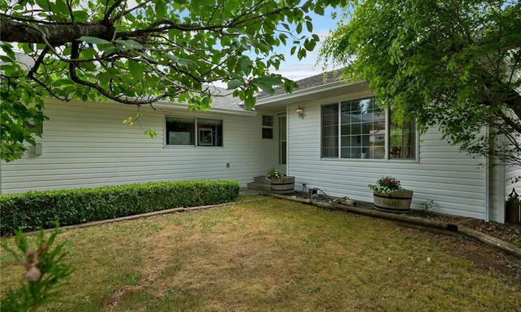755 Kit Crescent