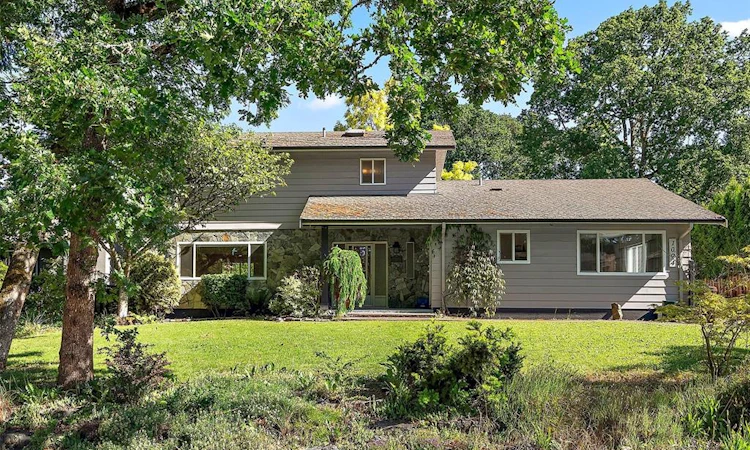 1094 Sluggett Road