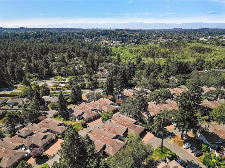 32-901 Kentwood Lane, Saanich, BC, V8Y 2Y7 - 28