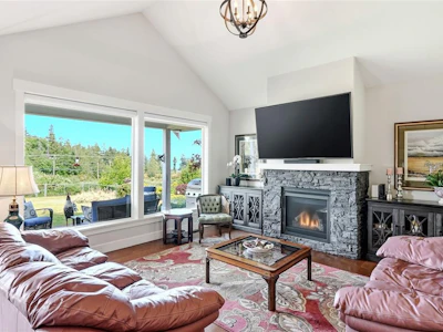 3861 Creekside Drive - 2