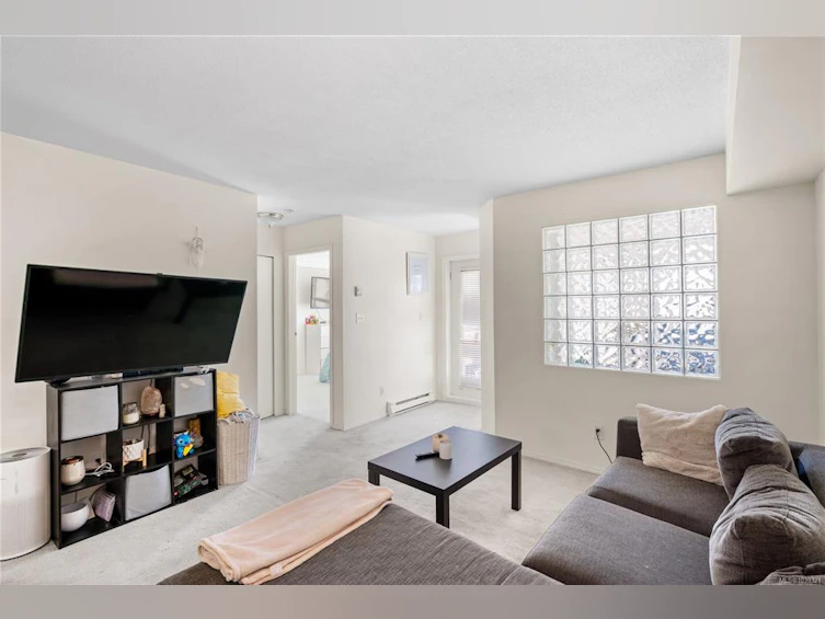 312-2560 Wark Street, Victoria, BC, V8T 4G8 - 4