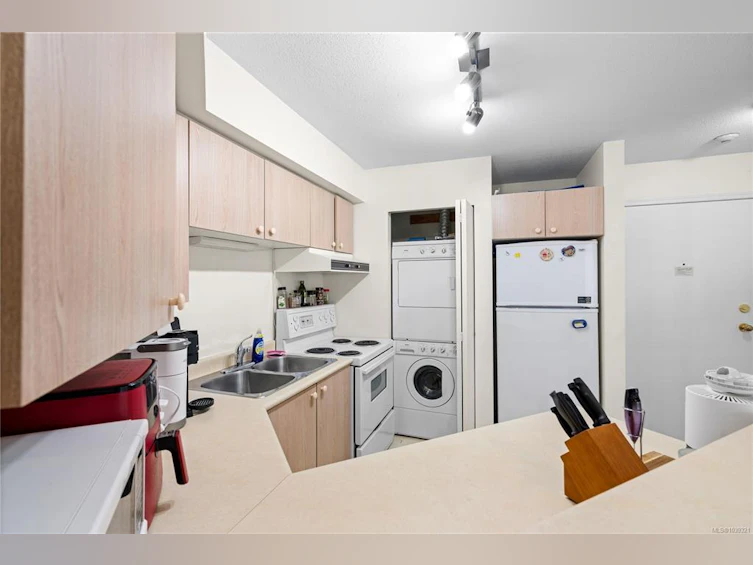 312-2560 Wark Street, Victoria, BC, V8T 4G8 - 8