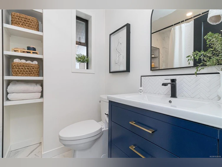 4035 Century Road, Saanich, BC, V8X 2E5 - 21