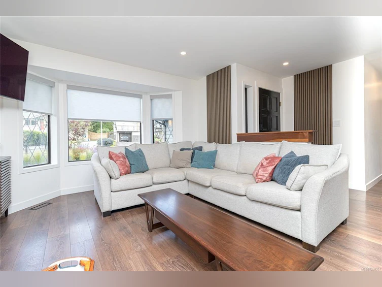 4035 Century Road, Saanich, BC, V8X 2E5 - 7