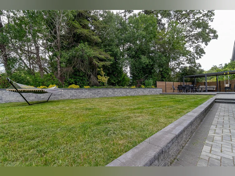 4035 Century Road, Saanich, BC, V8X 2E5 - 33