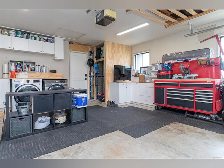 4035 Century Road, Saanich, BC, V8X 2E5 - 27