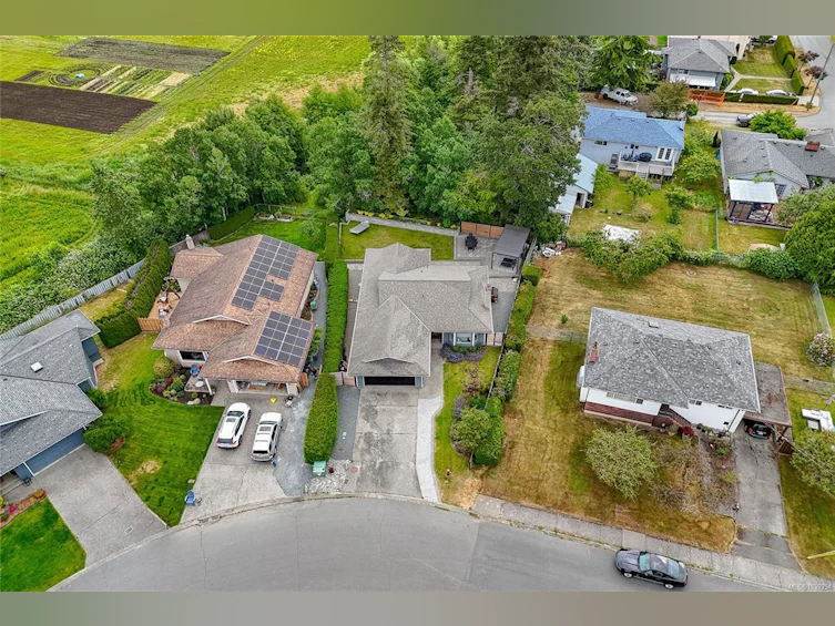 4035 Century Road, Saanich, BC, V8X 2E5 - 2