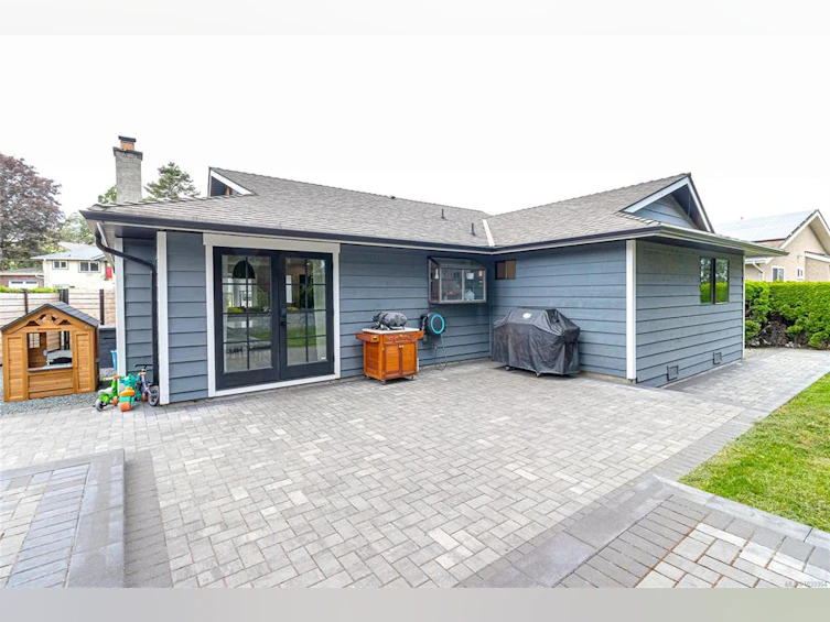 4035 Century Road, Saanich, BC, V8X 2E5 - 34