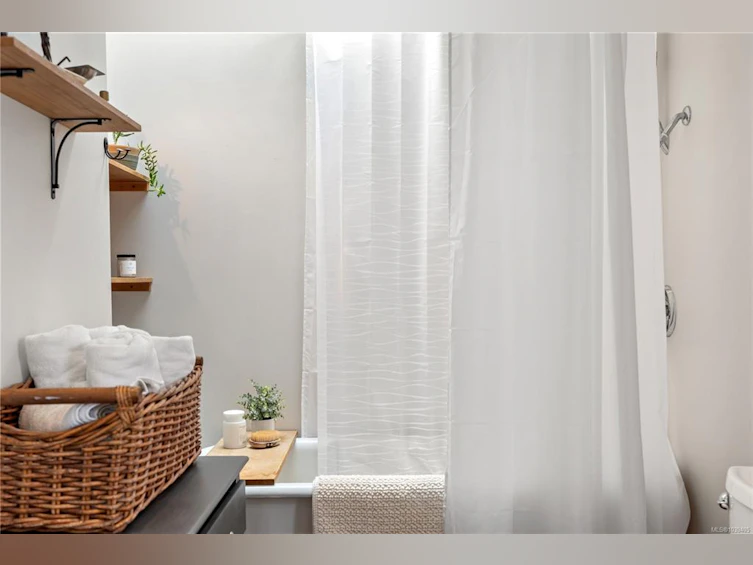 4921 Prospect Avenue, Saanich, BC, V9E 1J5 - 37