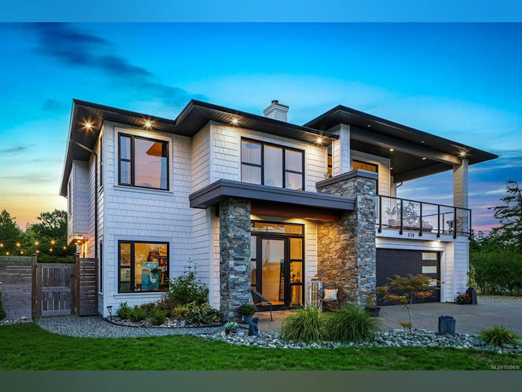 650 Lazo Road, Comox, BC, V9M 3V4