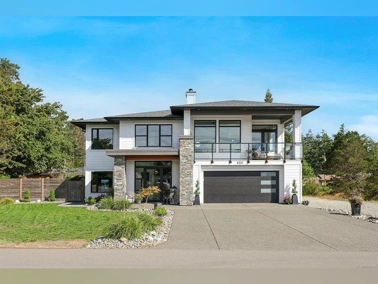 650 Lazo Road, Comox, BC, V9M 3V4 - 4