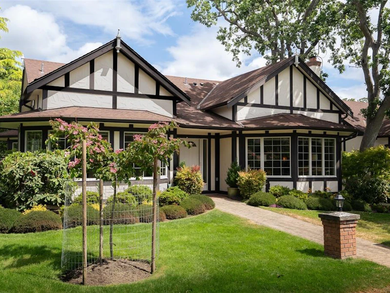 2112 Granite Street, Oak Bay BC V8S 3G6