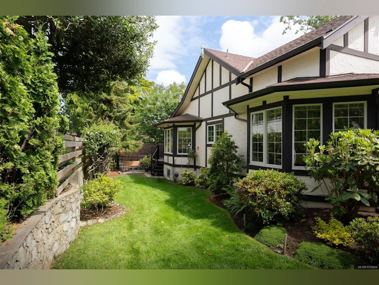 2112 Granite Street, Oak Bay, BC, V8S 3G6 - 35