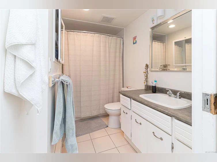 1228 Pembroke Street, Victoria, BC, V8T 1J8 - 12