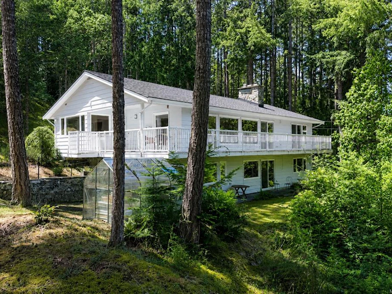 1495 Lands End Road, North Saanich BC V8L 5L5