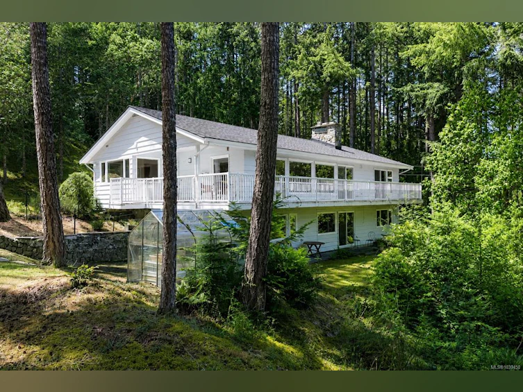1495 Lands End Road, North Saanich, BC, V8L 5L5