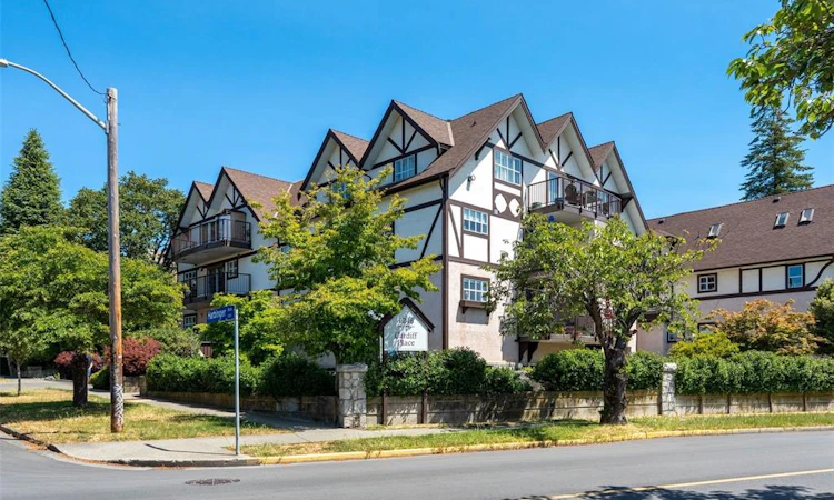 202-1246 Fairfield Road