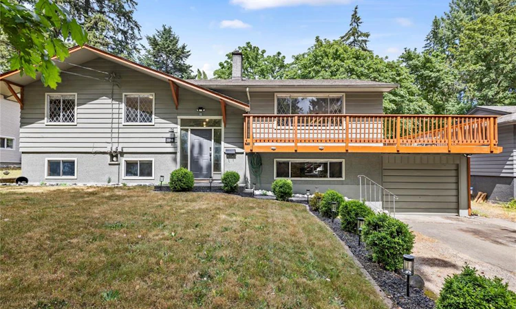 3348 Departure Bay Road