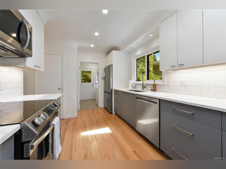 2134 Neil Street, Oak Bay, BC, V8R 3E4 - 6