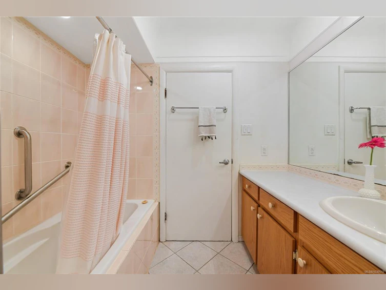2134 Neil Street, Oak Bay, BC, V8R 3E4 - 27