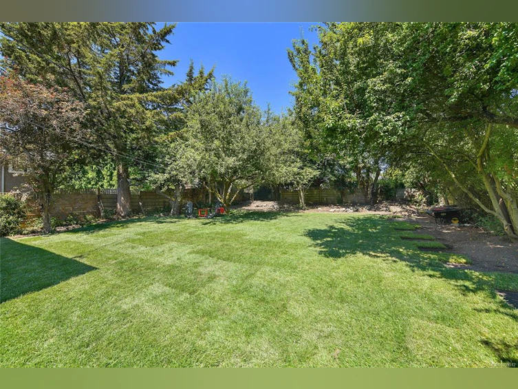 2134 Neil Street, Oak Bay, BC, V8R 3E4 - 29