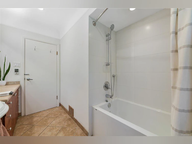 2134 Neil Street, Oak Bay, BC, V8R 3E4 - 25