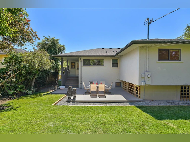 2134 Neil Street, Oak Bay, BC, V8R 3E4 - 30