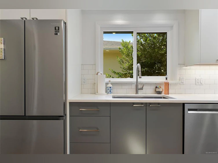 2134 Neil Street, Oak Bay, BC, V8R 3E4 - 5
