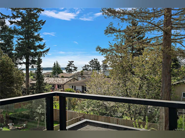 9499 Maryland Drive, Sidney, BC, V8L 2R7 - 7