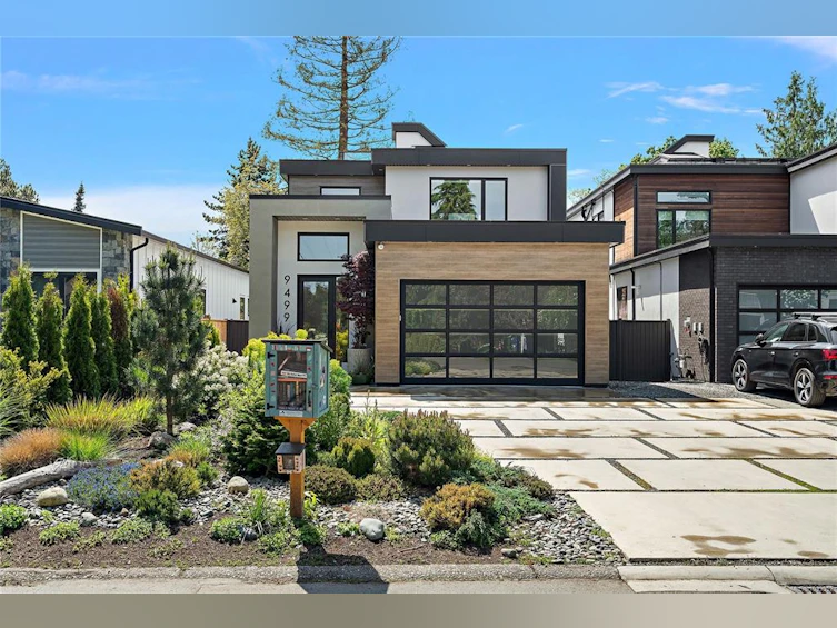 9499 Maryland Drive, Sidney, BC, V8L 2R7 - 6