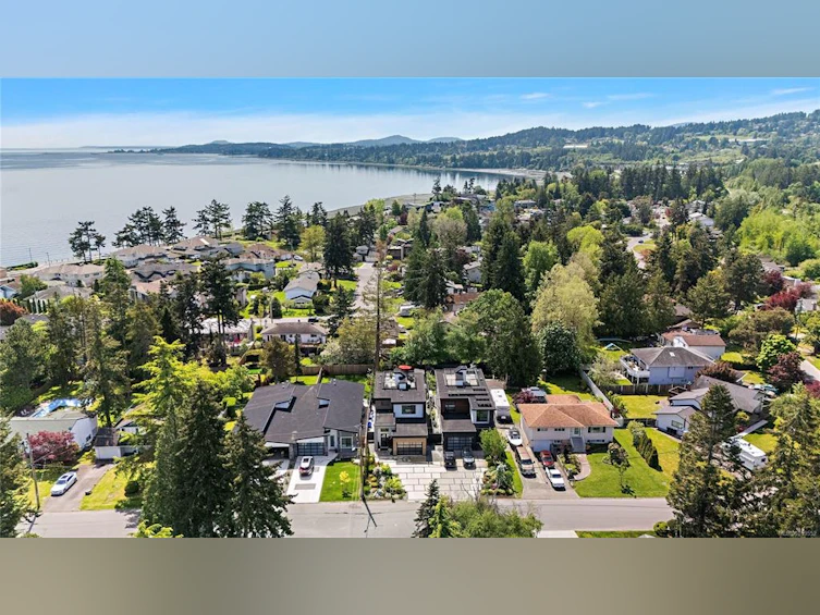 9499 Maryland Drive, Sidney, BC, V8L 2R7 - 17