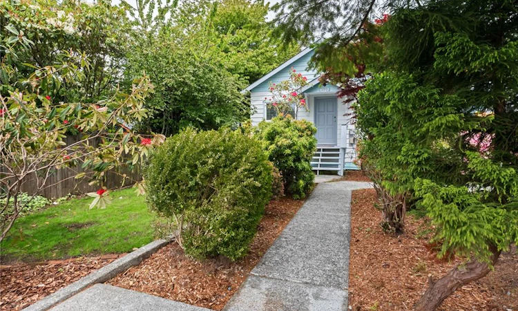 1527 Peninsula Road