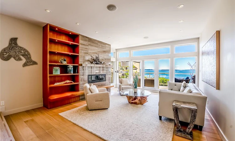 20-4771 Cordova Bay Road