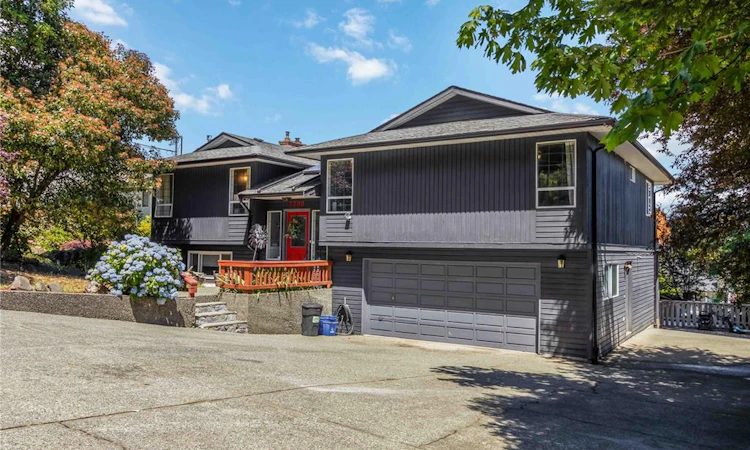 3389 Mary Anne Crescent