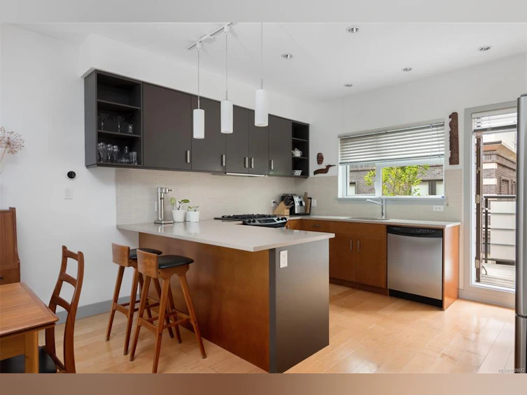 4-1137 Meares Street, Victoria, BC, V8V 3J9 - 2