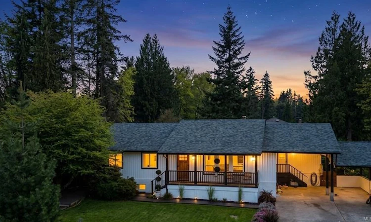 1025 Maple Lane Drive