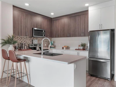 201-6544 Metral Drive - 3