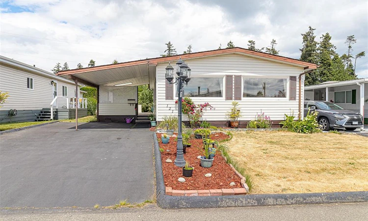 121-7701 Central Saanich Road