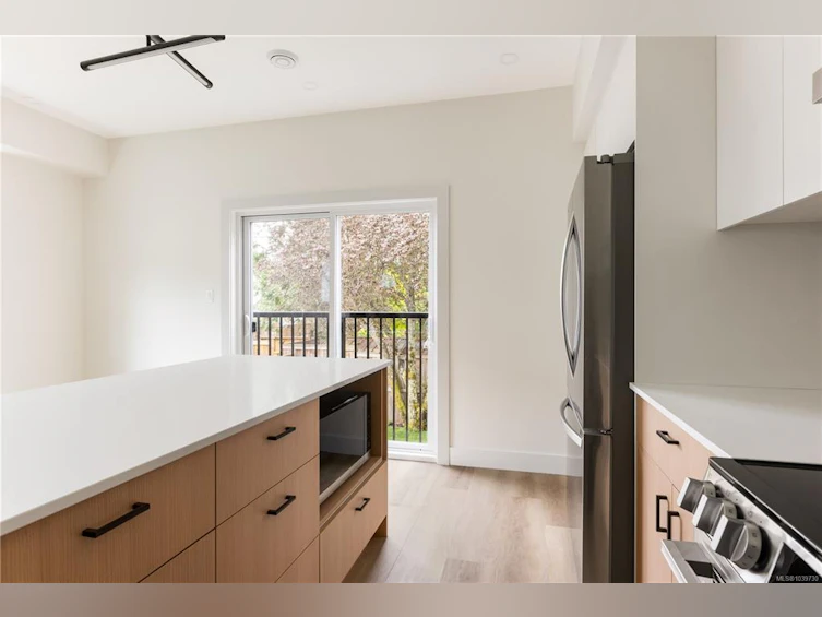 4-913 Dale Street, Saanich, BC, V8X 2V9 - 8