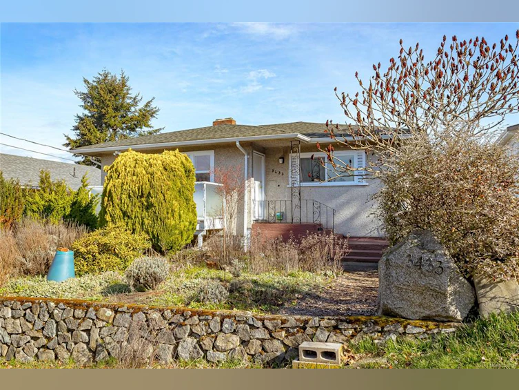 3433 Bethune Avenue, Saanich, BC, V8X 1W1 - 38