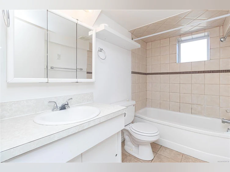 3433 Bethune Avenue, Saanich, BC, V8X 1W1 - 34