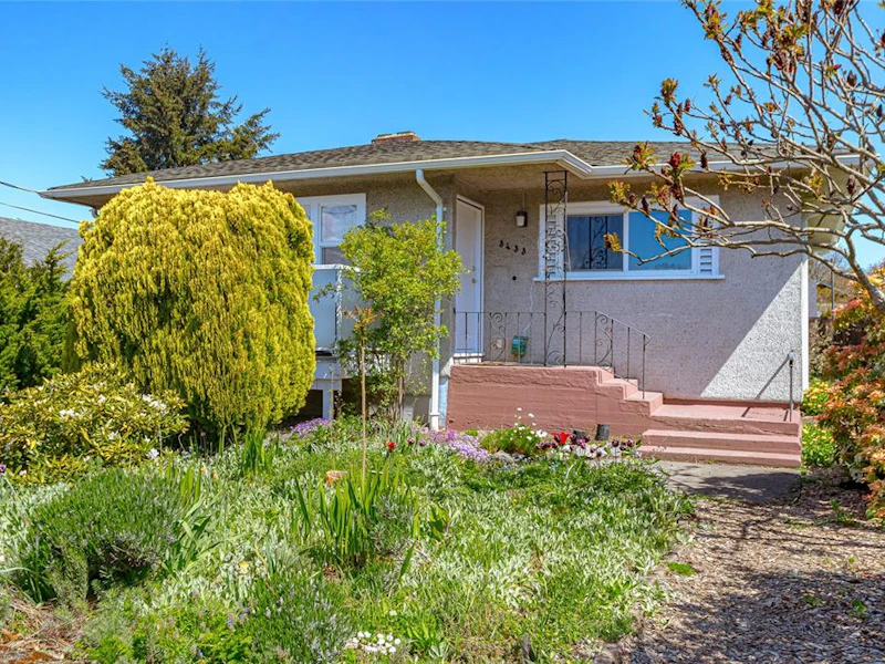 3433 Bethune Avenue, Saanich BC V8X 1W1