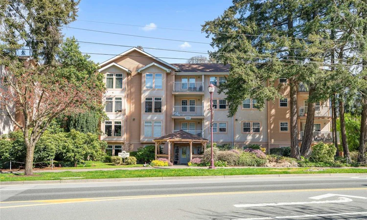 105-606 Goldstream Avenue