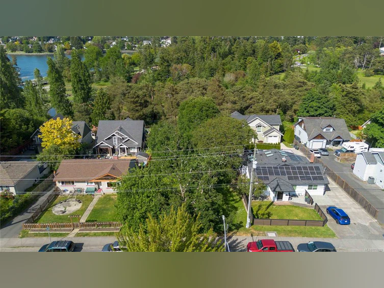 1124 Craigflower Road, Esquimalt, BC, V9A 2Y1 - 3