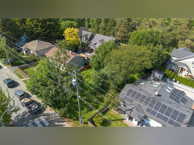 1124 Craigflower Road, Esquimalt, BC, V9A 2Y1 - 4