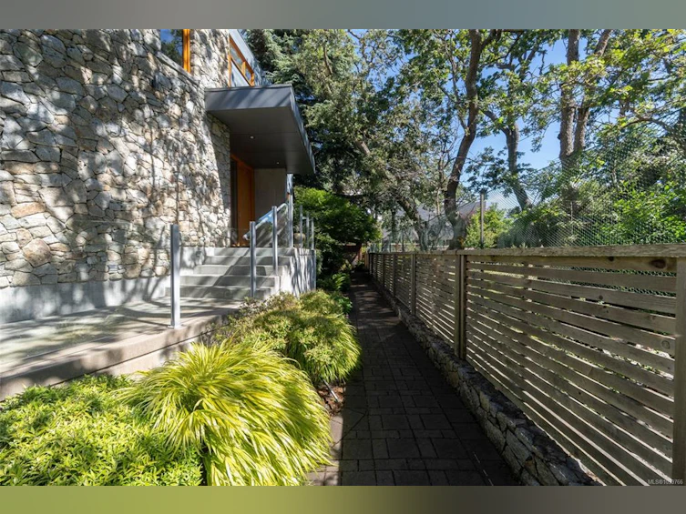 435 Chadwick Place, Victoria, BC, V8S 1H4 - 8