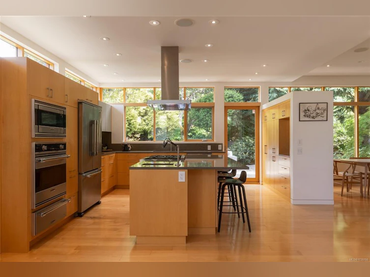 435 Chadwick Place, Victoria, BC, V8S 1H4 - 23