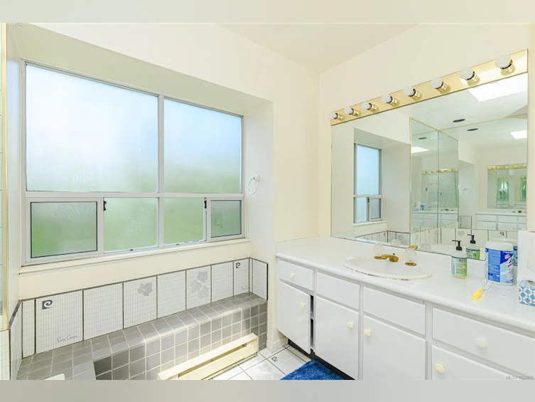 3967 Juan De Fuca Terrace, Saanich, BC, V8N 5W9 - 24