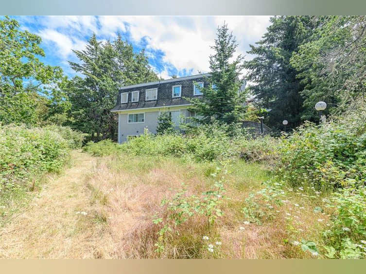 3967 Juan De Fuca Terrace, Saanich, BC, V8N 5W9 - 38